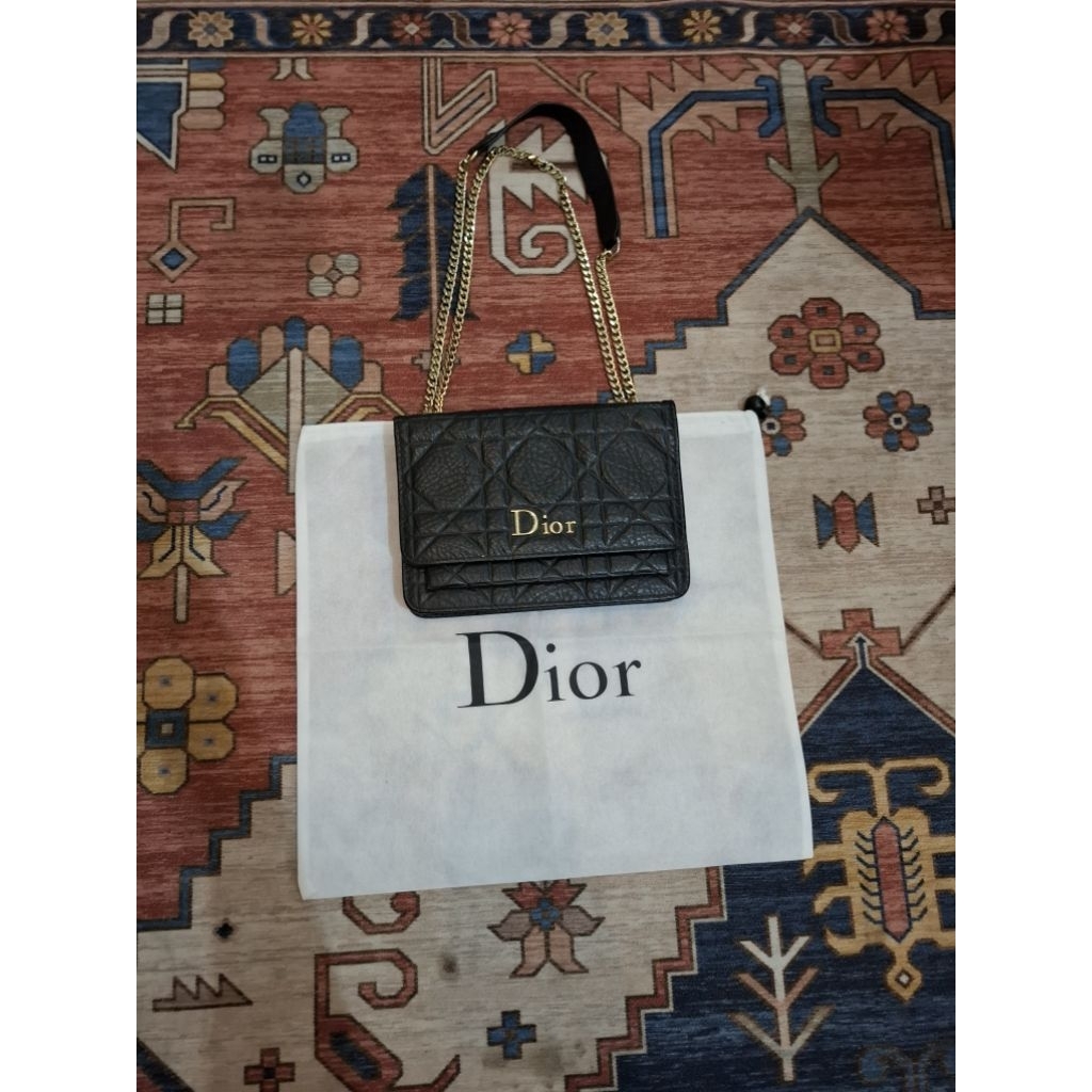 Tas Preloved Dior Chain Bag Hitam Wanita Elegant with Dust Bag.
