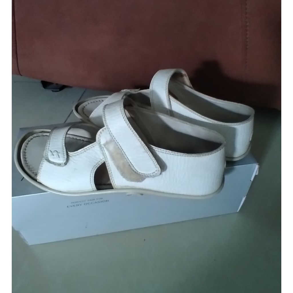 Sepatu Wanita Haji dan Umroh Preloved Second Branded AL-HAJJ ( size 37, insole 25 cm )