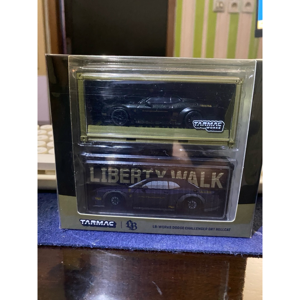 Tarmac Works LB-WORKS Dodge Challenger SRT Hellcat Black Metallic