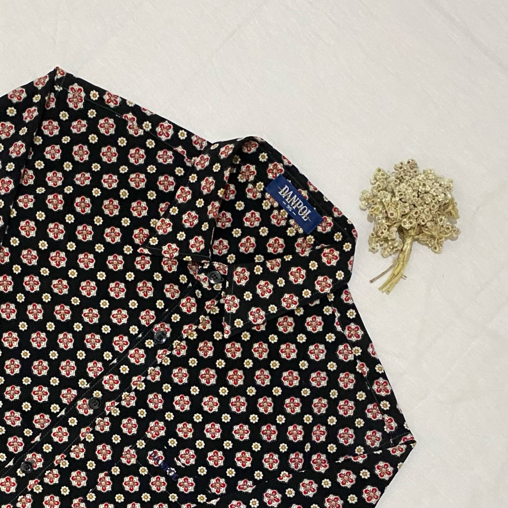 Kemeja Motif Floral DANPOL