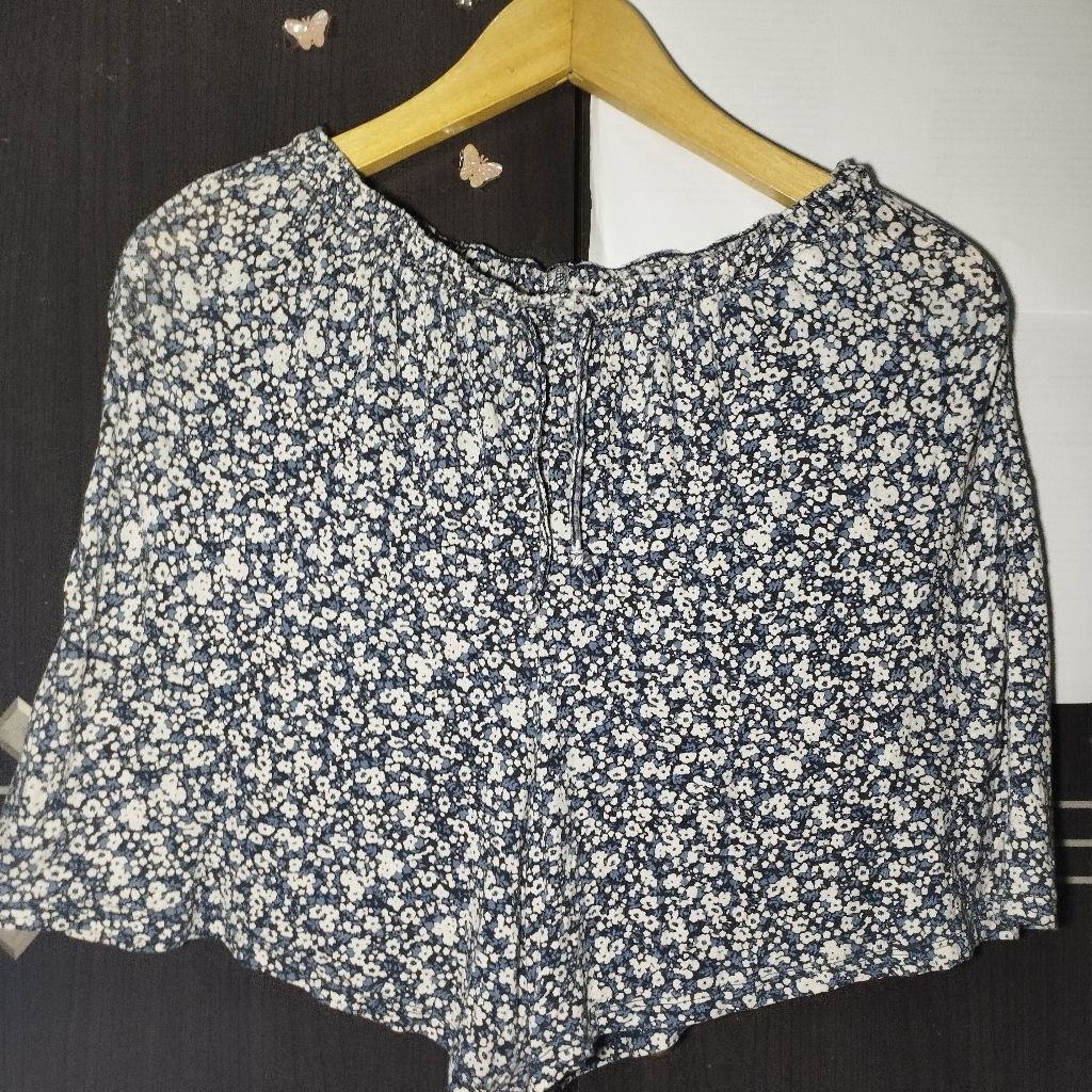 CELANA PENDEK KATUN KAOS UNIQLO BUNGA BIRU SIZE M
