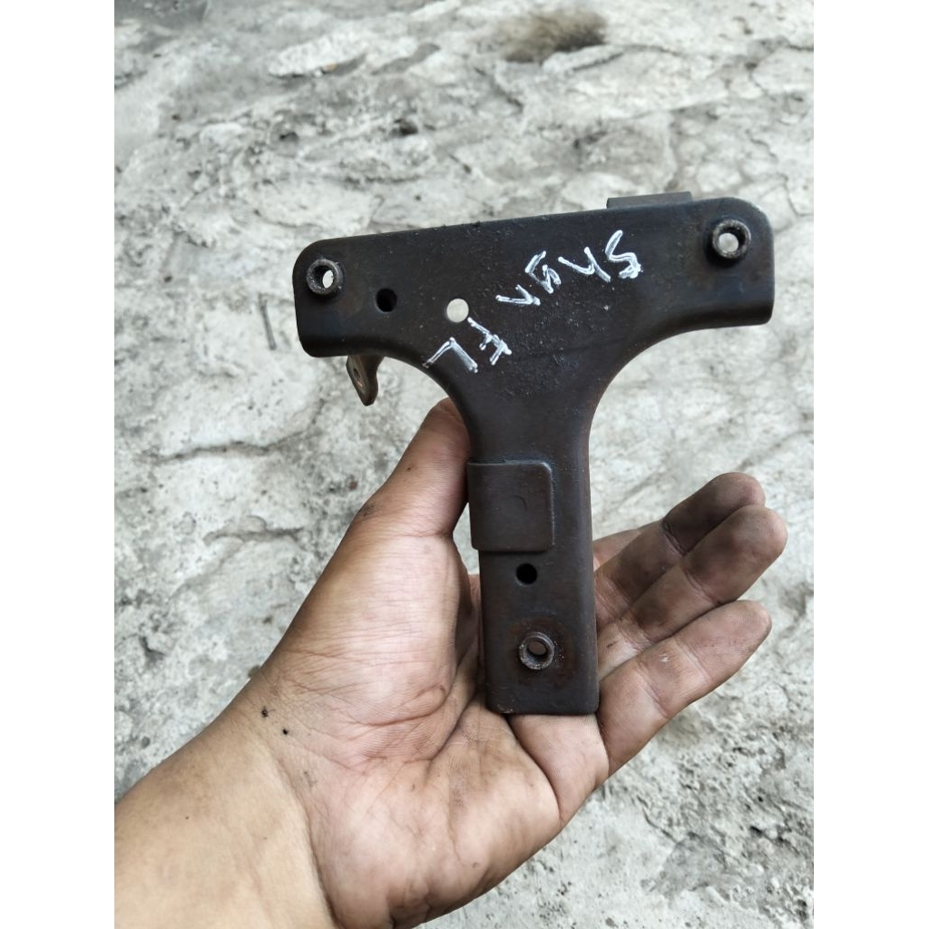 Bracket dasi/tameng depan Shogun 125 RR/FL original second