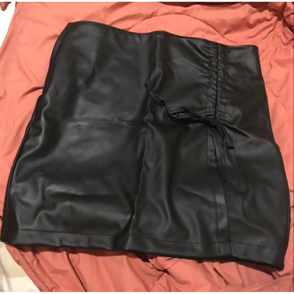 Rok Kulit Hitam Leather Mini Skirt