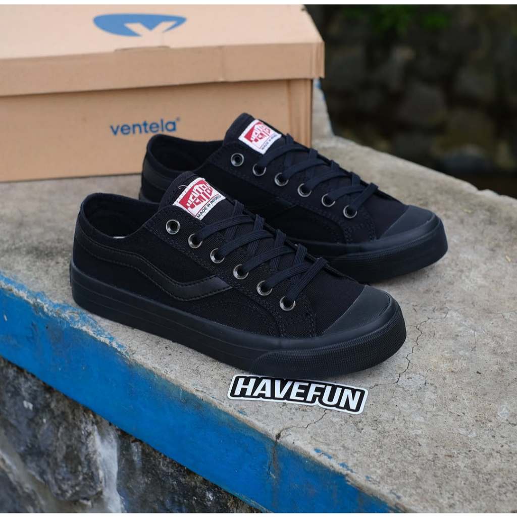 Sepatu Casual Sekolah Hitam Polos Unisex Ventela Publick Low All Black Sneakers Hitam Putih