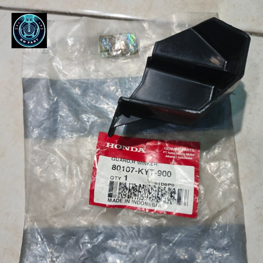 Cover Dudukan Riting Belakang Kanan Honda Scoopy Karburator KYT 80107KYT900