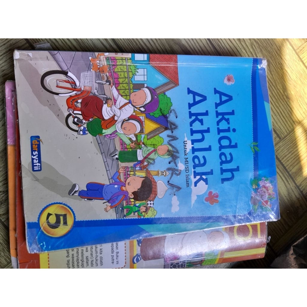 buku akidah akhlak kelas 5