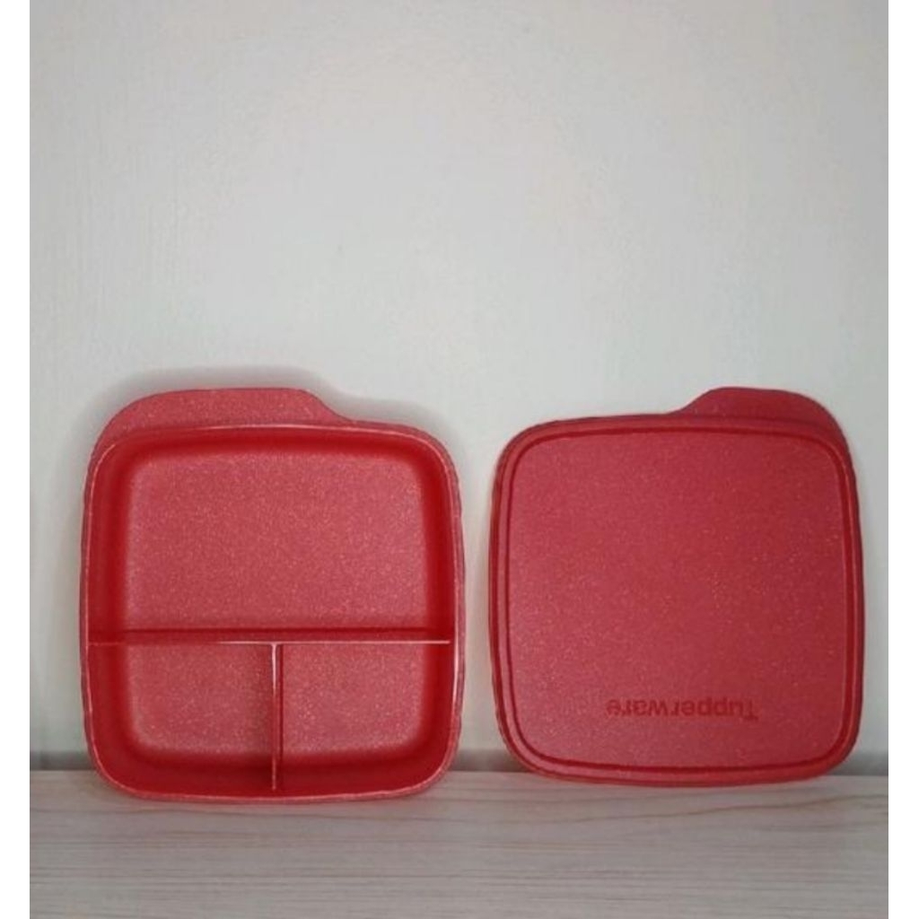 Kotak makan bekal tupperware