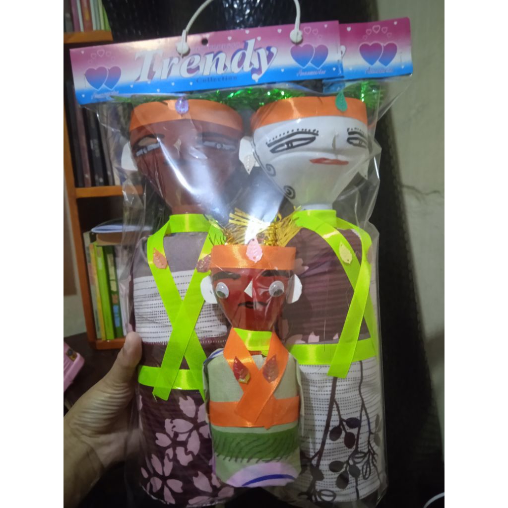 Kerajinan Ondel-Ondel Betawi Set Ukuran Besar Bahan Botol Plastik