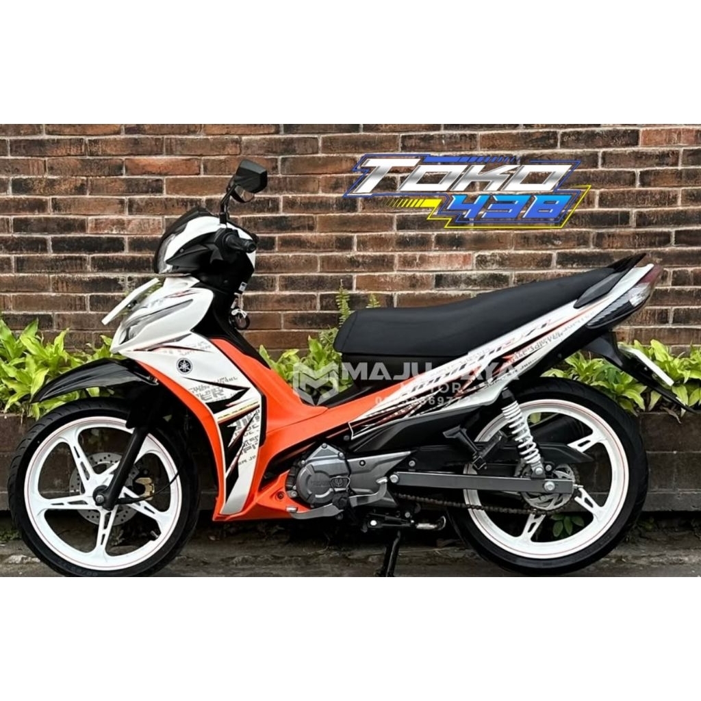 stiker striping terbaik standar motor Yamaha Jupiter Z1 115 tahun 2013 putih hijau