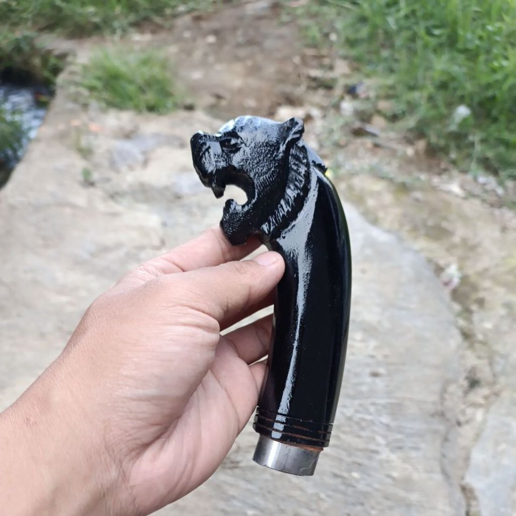 GAGANG GOLOK UKIR SINGA HITAM KAYU RASAMALA