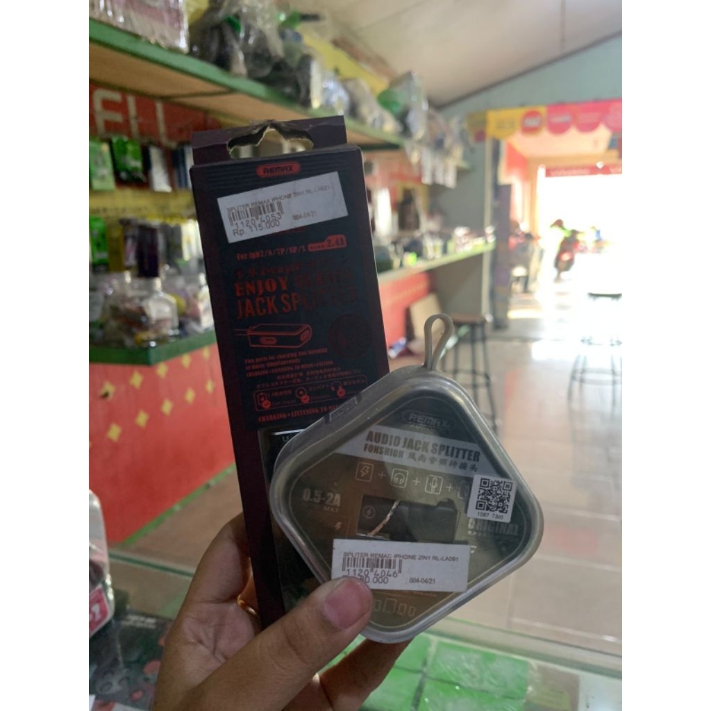 SPLITTER KABEL SAMBUNGAN AUDIO LIGHTNING SPLITER CONVERTER IPHONE