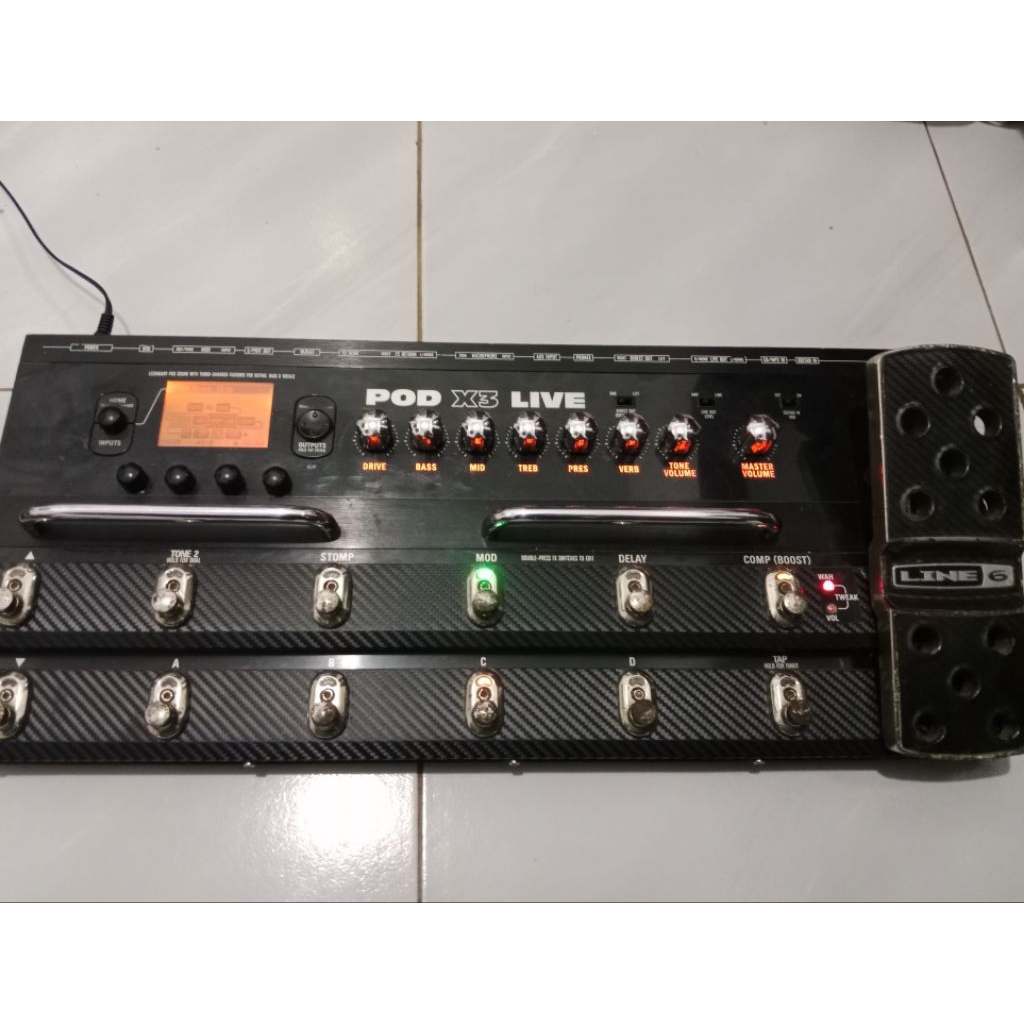 Efek Gitar Line6 X3 Live XTlive POD Floor Plus POD Floor