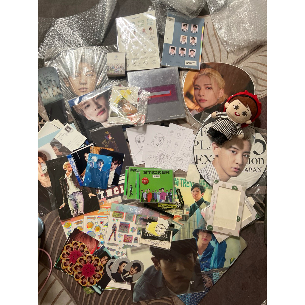 preloved official merchandise kpop exo nct wannaone enamel pin chanyeol mark chanyeol kan daniel san