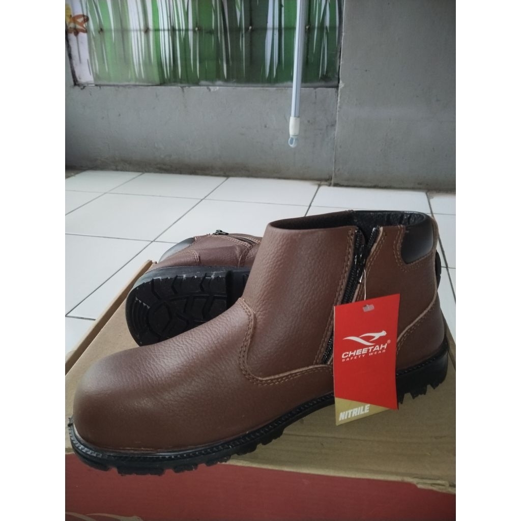 CHEETAH SAFETY SHOES SIZE 44