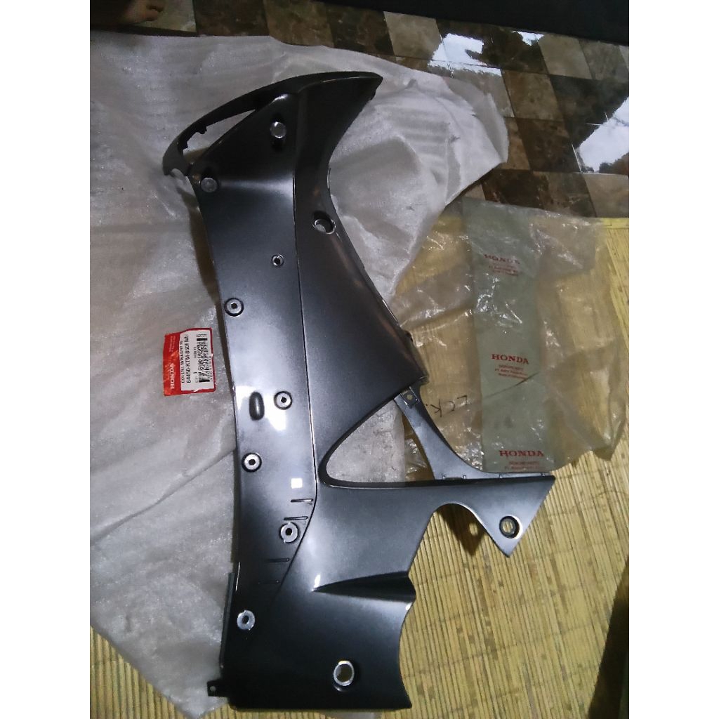 64450 KTM 850FMN COVER SAYAP DALAM SUPRA X125 LAMA ABU METALIK KIRI ORIGINAL AHM