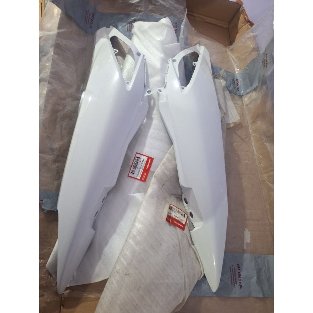 cover body bodi belakang honda supra x125 X 125 old putih original ahm honda 64410 64420-KPH-700fmx 