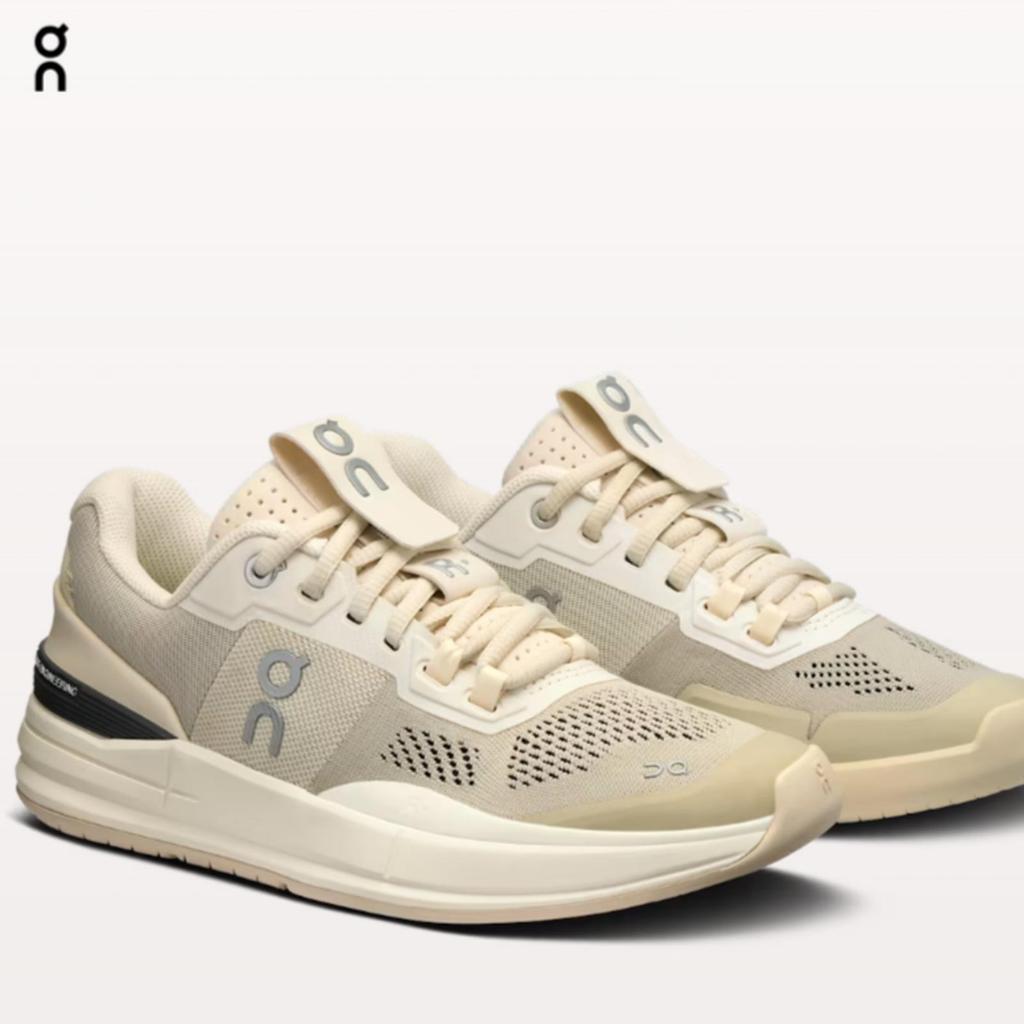 SEPATU TENIS ON THE ROGER PRO WOMENS SAND IVORY ROGER FEDERER RF