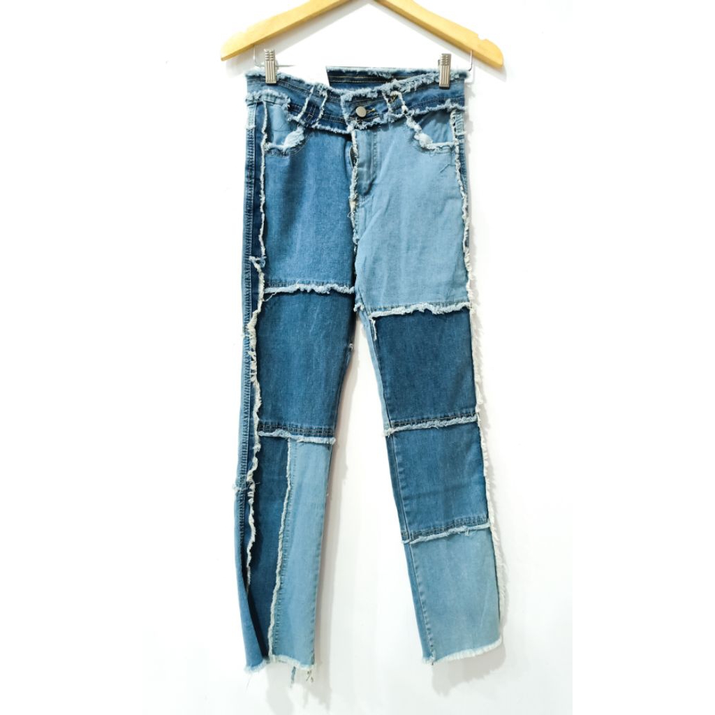 Celana jeans wanita sobek sobek kekinian