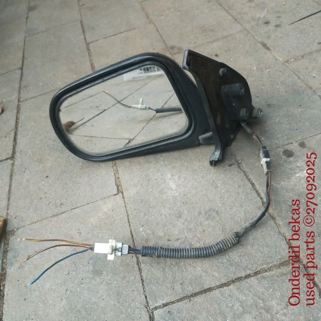spion kiri Daihatsu charade classy winner 1994