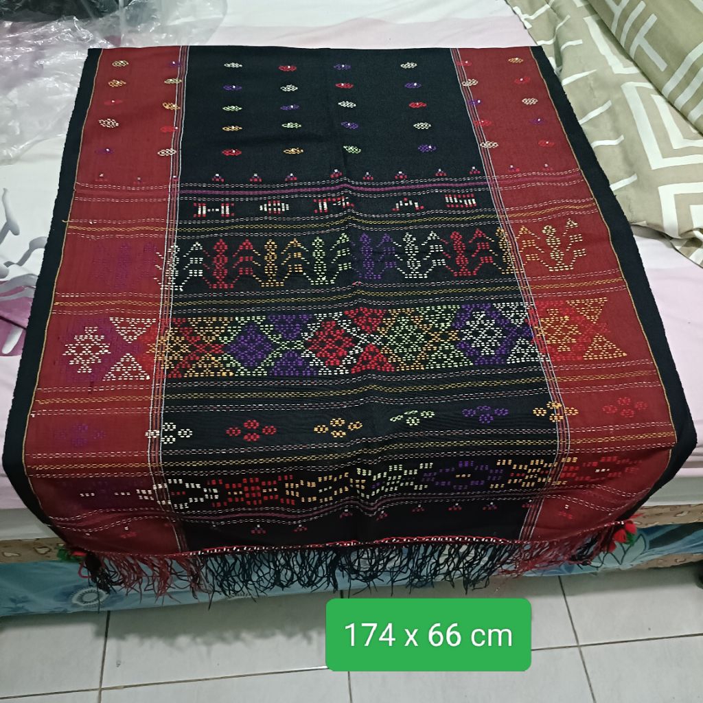 Ulos Batak ulos sadum hitam manik