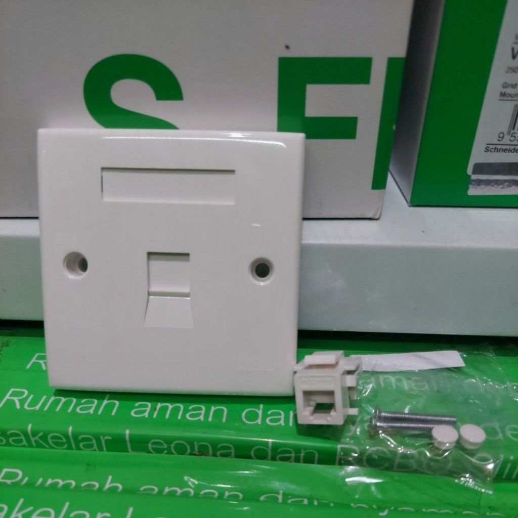 Clipsal Outlet Telpon  Schneider