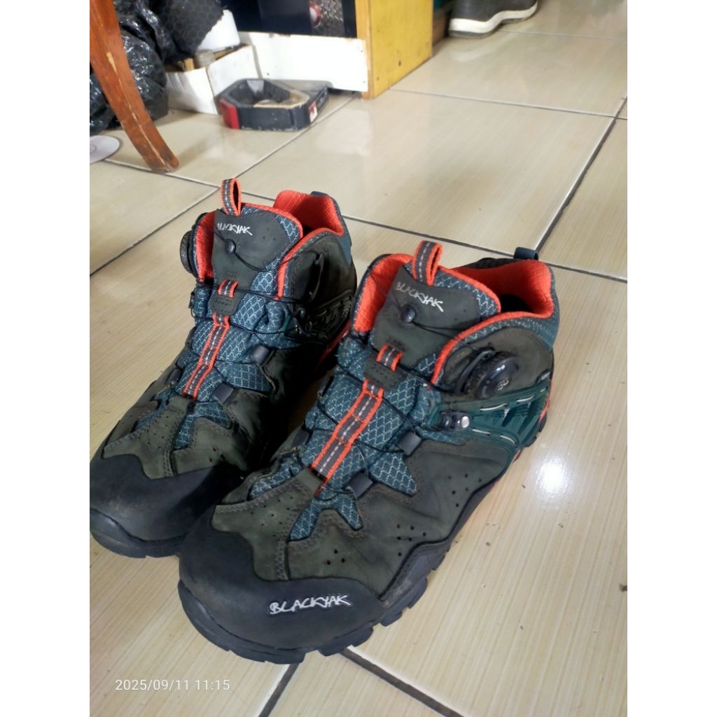 sepatu outdoor blackyak