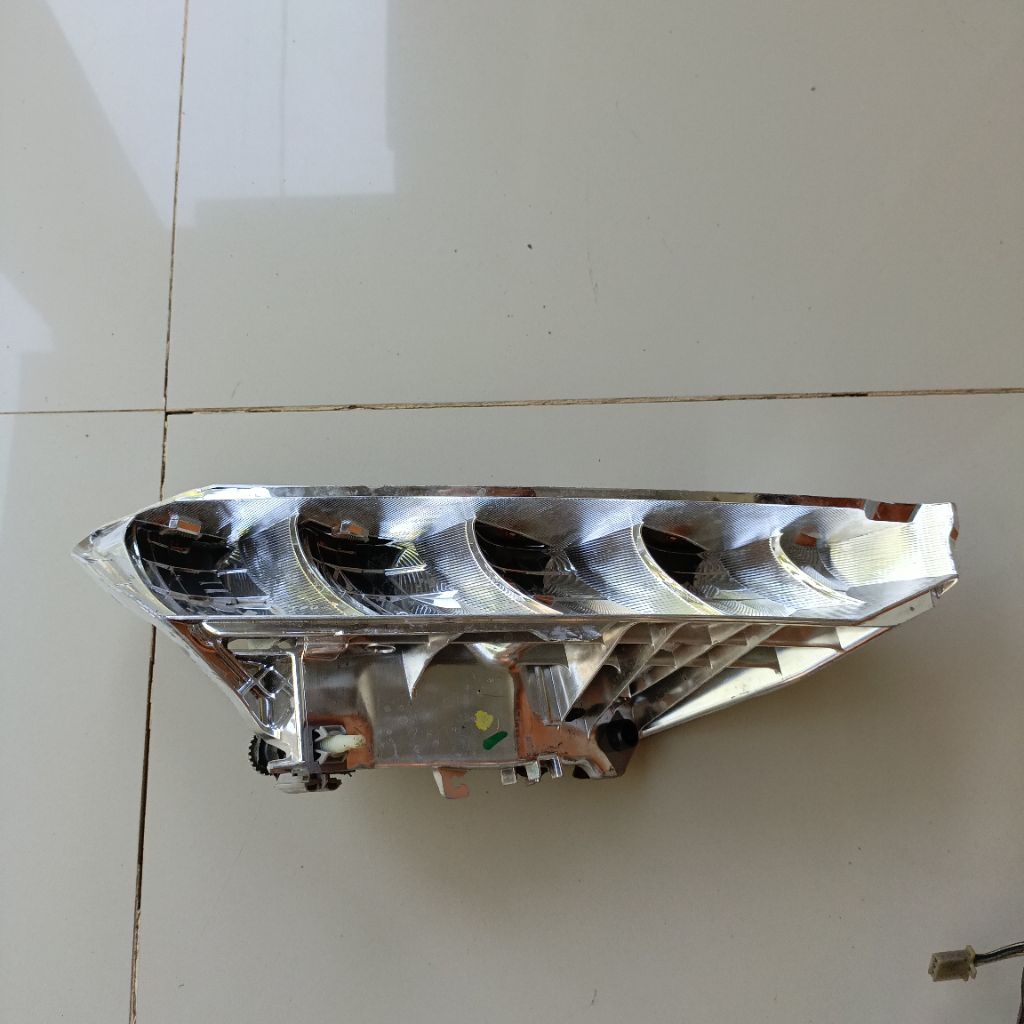 REFLEKTOR DALAM AVANZA LED 2022