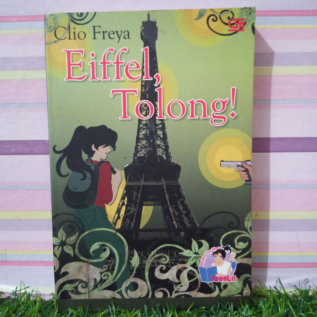 Buku Eiffel, Tolong - Clio Freya