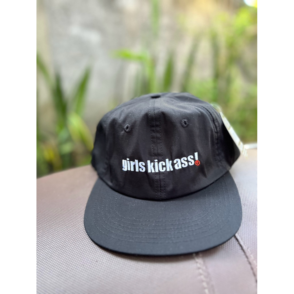 Topi GIRL KICK ASS Foundation Skateboards.