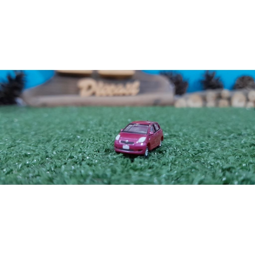 Diecast Miniatur Toyota Yaris pink skala 1:150