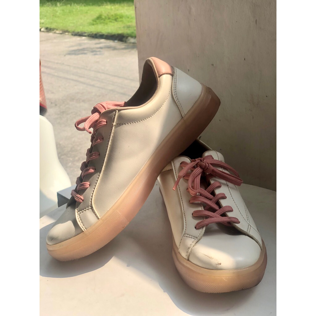 preloved sneakers size 40