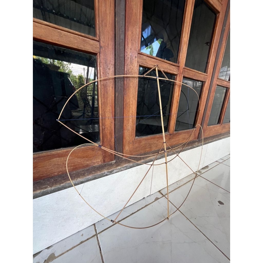 kerangka layangan gapangan babon angrem suda di rakit