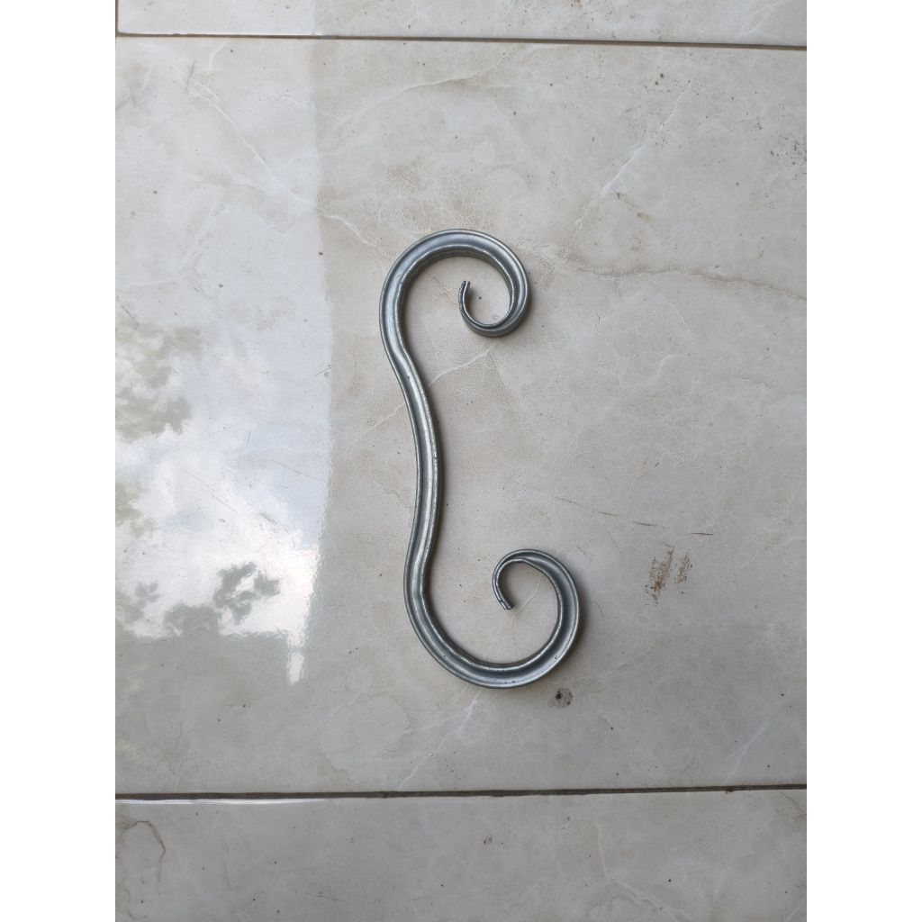 ornamen besi holo bentuk angka 3 ukuran 30x10cm