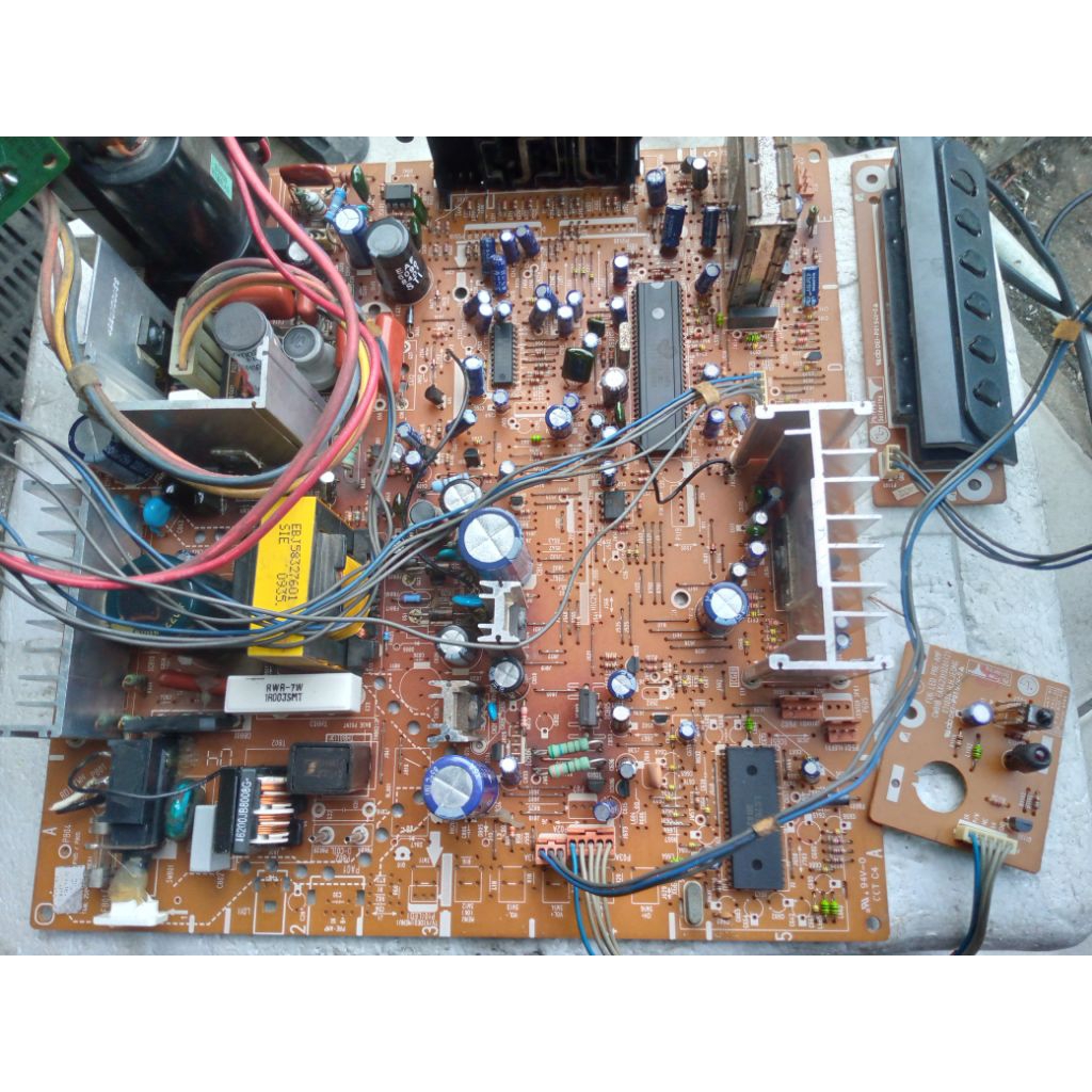 Mesin TV tabung slim 21inc merk LG, EW, normal.