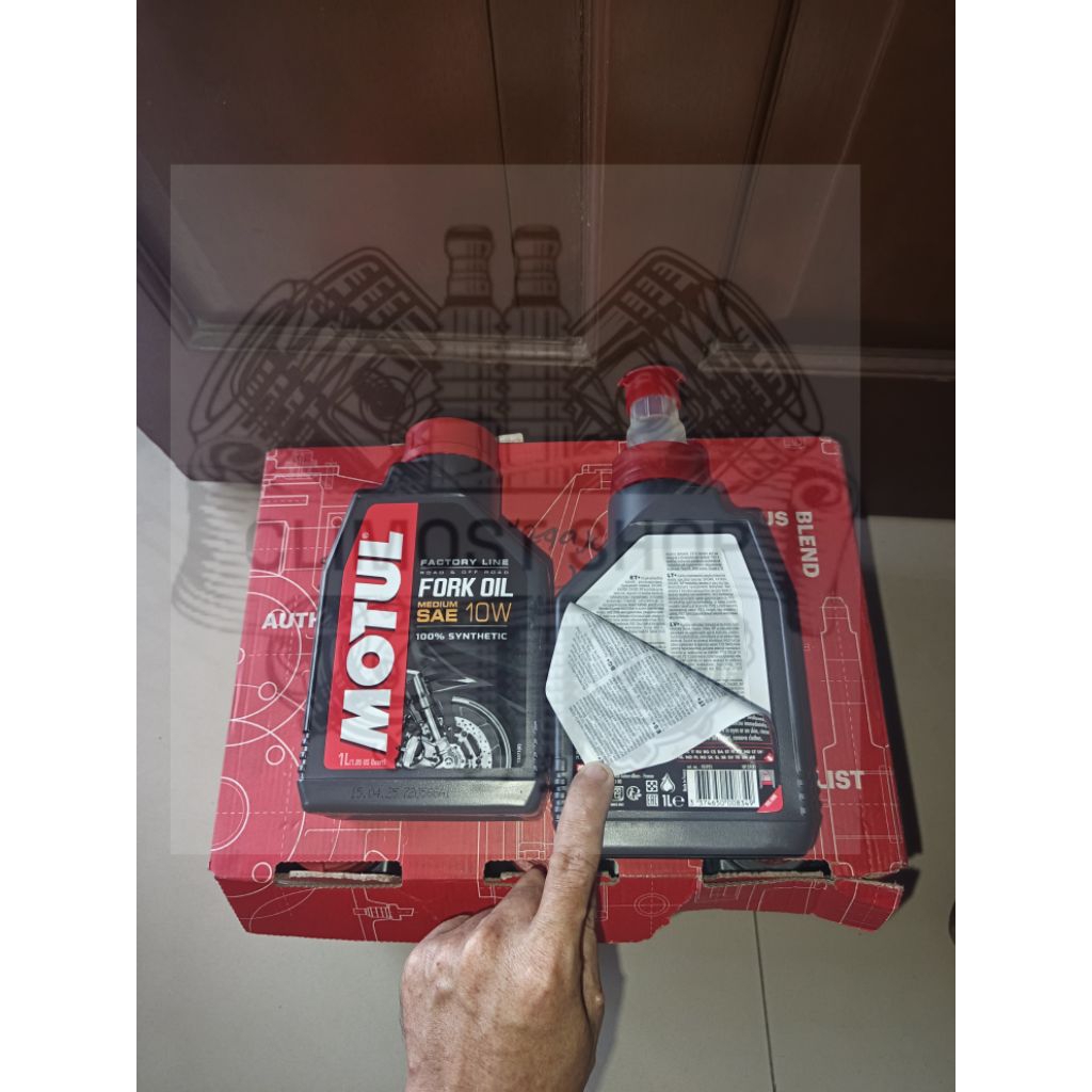 OLI SHOCK DEPAN MOTUL 10W 1LITER OLI AS SHOCK DEPAN MOTOR MOTUL SYNTHETIC MEDIUM SAE 10W