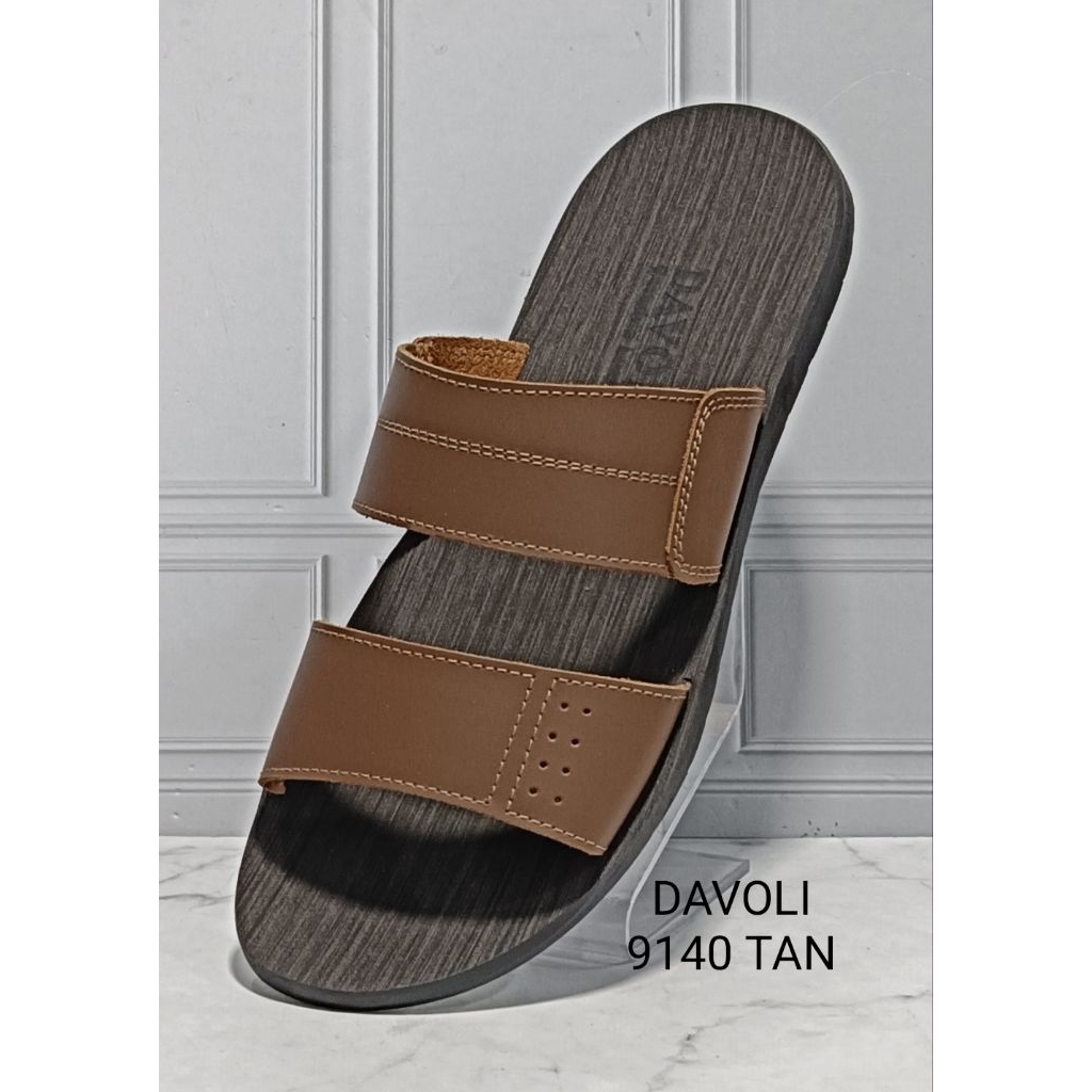sandal slide cowok bahan kulit asli ringan dan nyaman di pakai , tapak anti slip brand DAVOLI