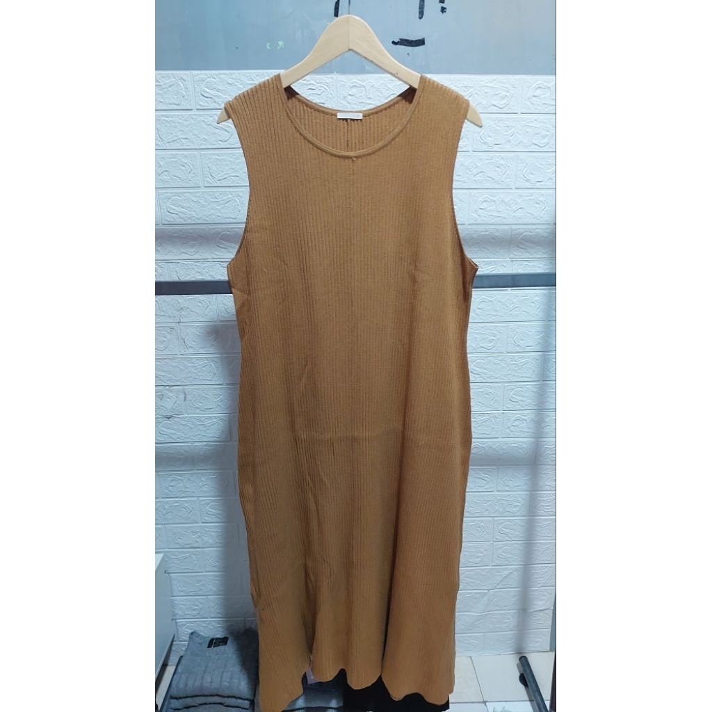 GU UNIQLO DRESS RAJUT KUTUNGAN LEBAR LIDI SIZE XL CARAMEL