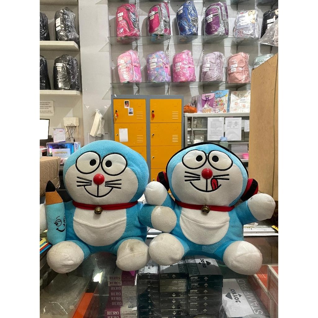 BONEKA KARAKTER DORAEMON SEDANG