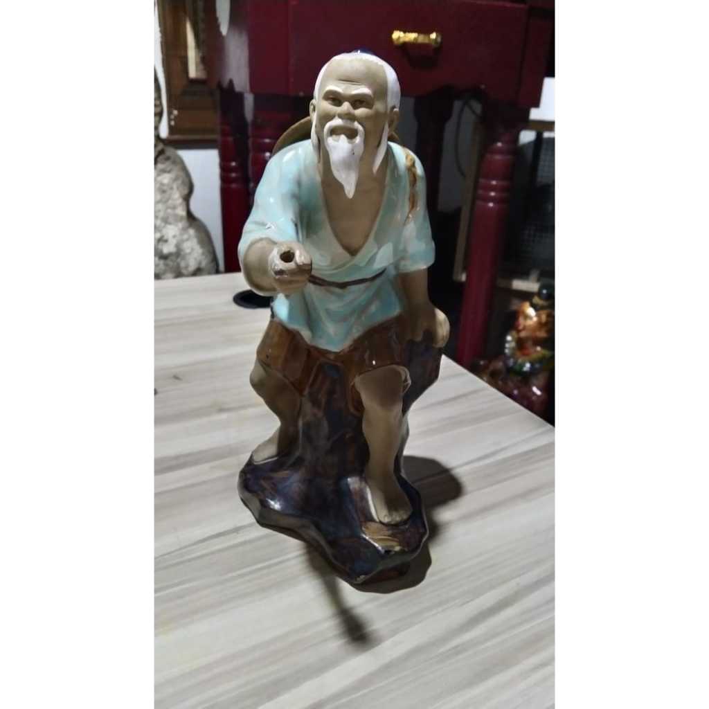 Patung Keramik Kakek Mancing Kuno Jadul Antik