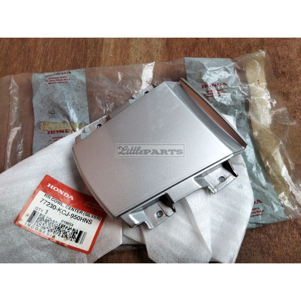 77230 KCJ 950HNS Cover cowl center cover tail pet stop sambungan body belakang honda tiger 2000 tige