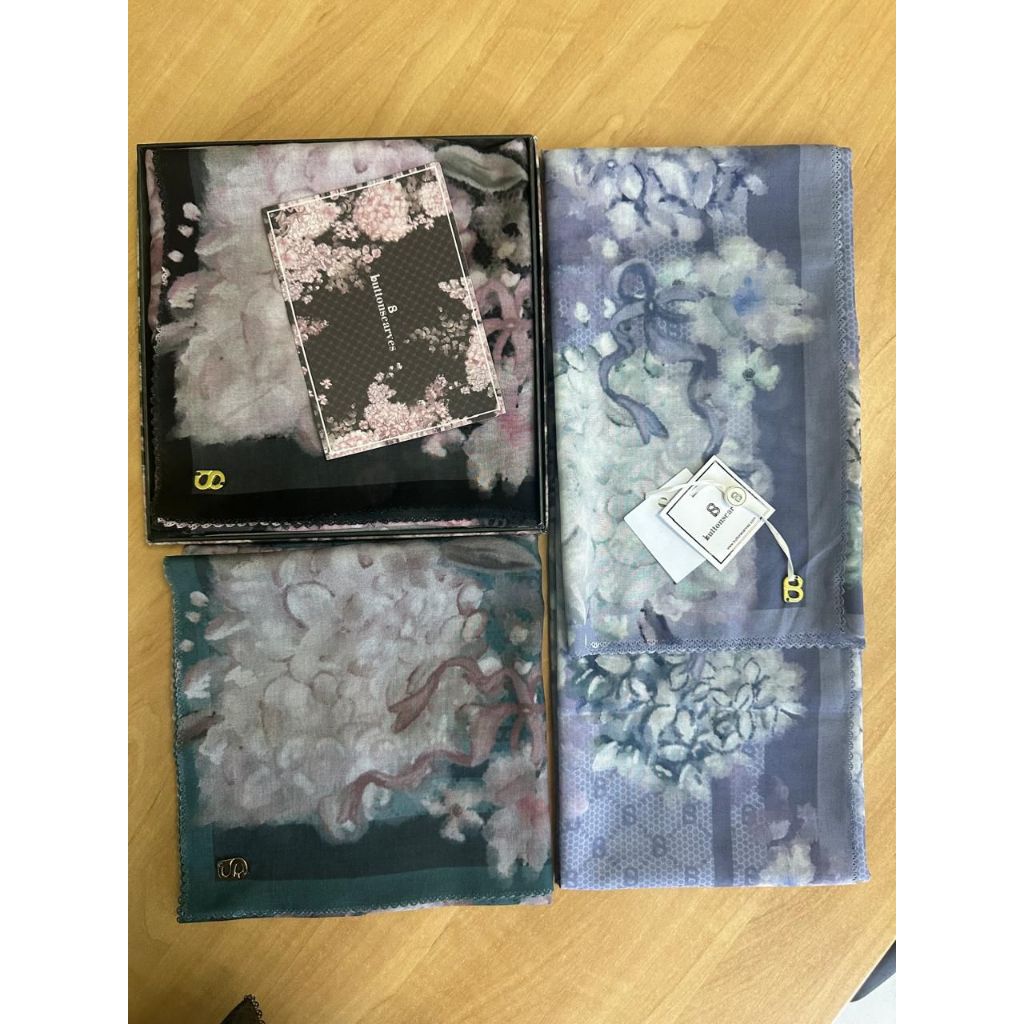 BUTTONSCARVES HYDRANGEA SERIES RARE - HIJAB SEGIEMPAT ELEGAN MEWAH
