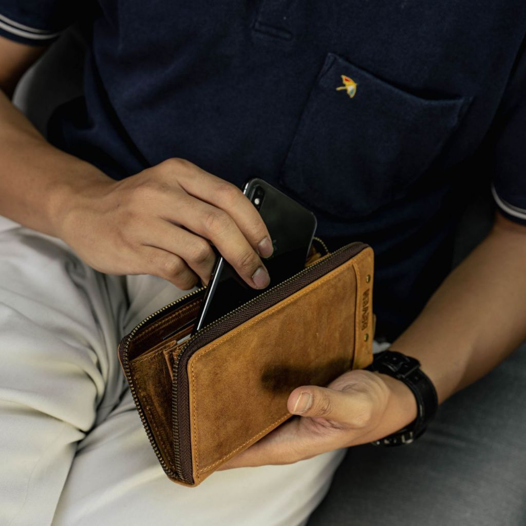 Reven Leather Abimana Mini Pouch Dompet Panjang Handbag Kecil Pria Kulit Sapi Asli Crazy Horse
