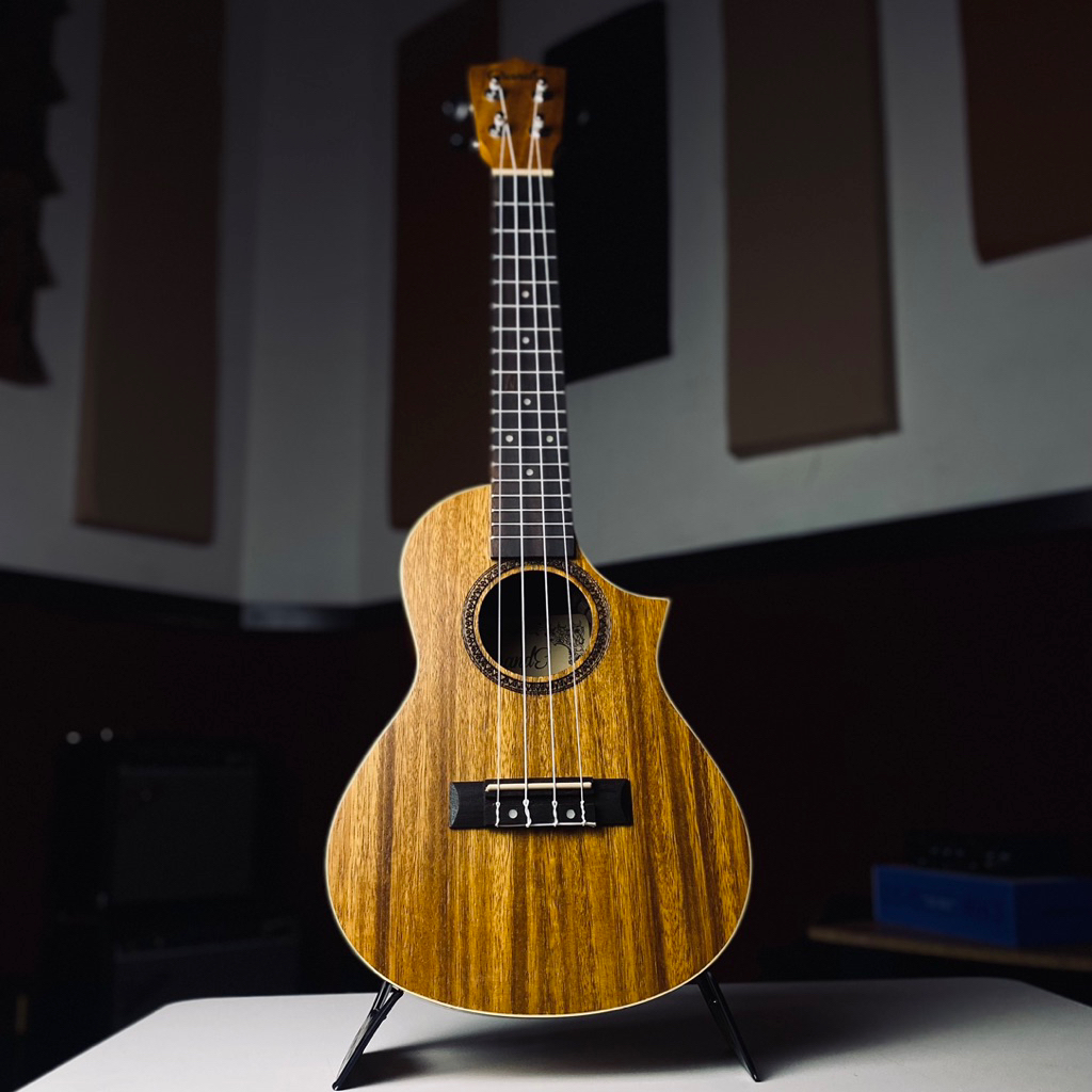 UKULELE GRANDE UK23