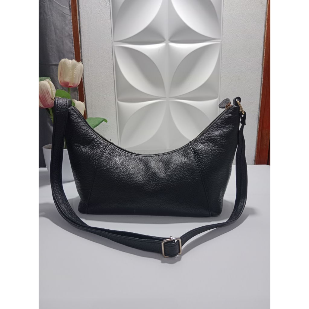 tas slempang wanita. tas bahu . tas asli garut . ori kulit sapi