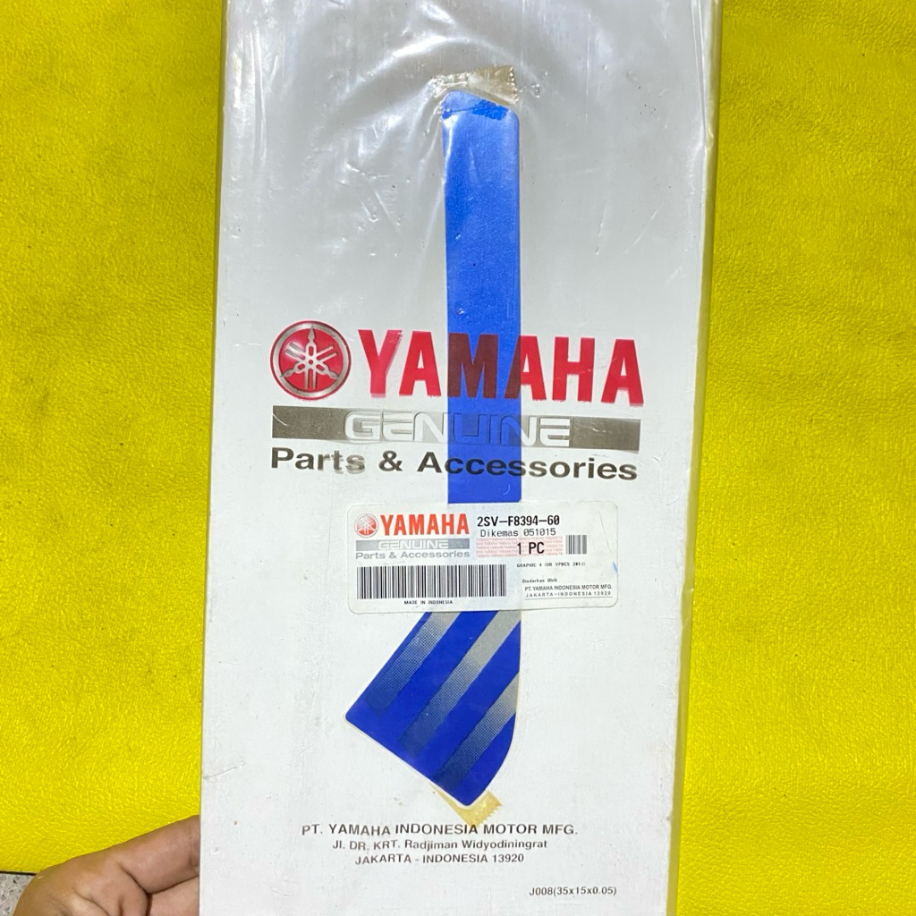 striping stiker bagian panel body depan kanan Yamaha Xeon GT 125 2014 biru original YGP 2SV-F8394-60