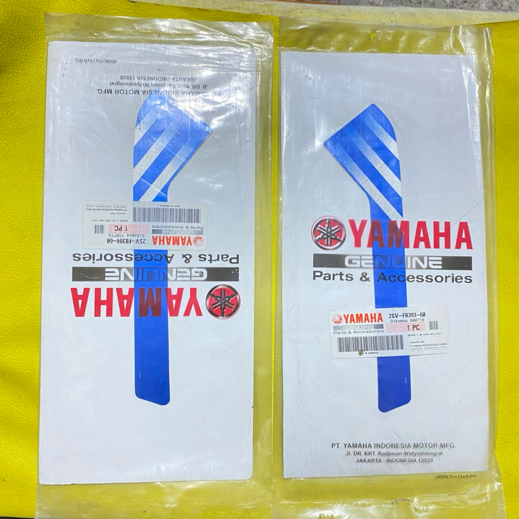 Striping stiker bagian panel body depan Yamaha Xeon GT 125 2014 biru original YGP 2SV-F8393-60 2SV-F