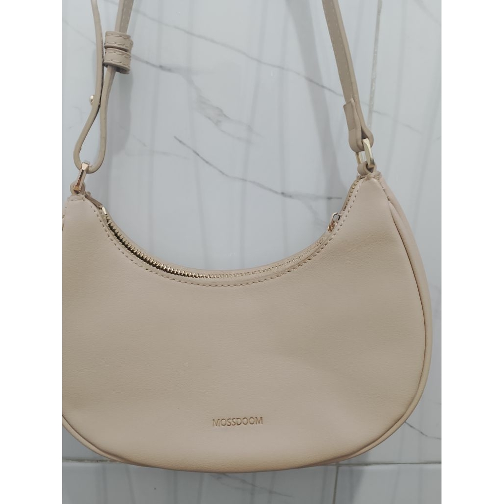 Tas wanita slingbag underarm merk Mossdoom Preloved
