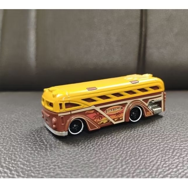 Hotwheels Surfin' School Bus
