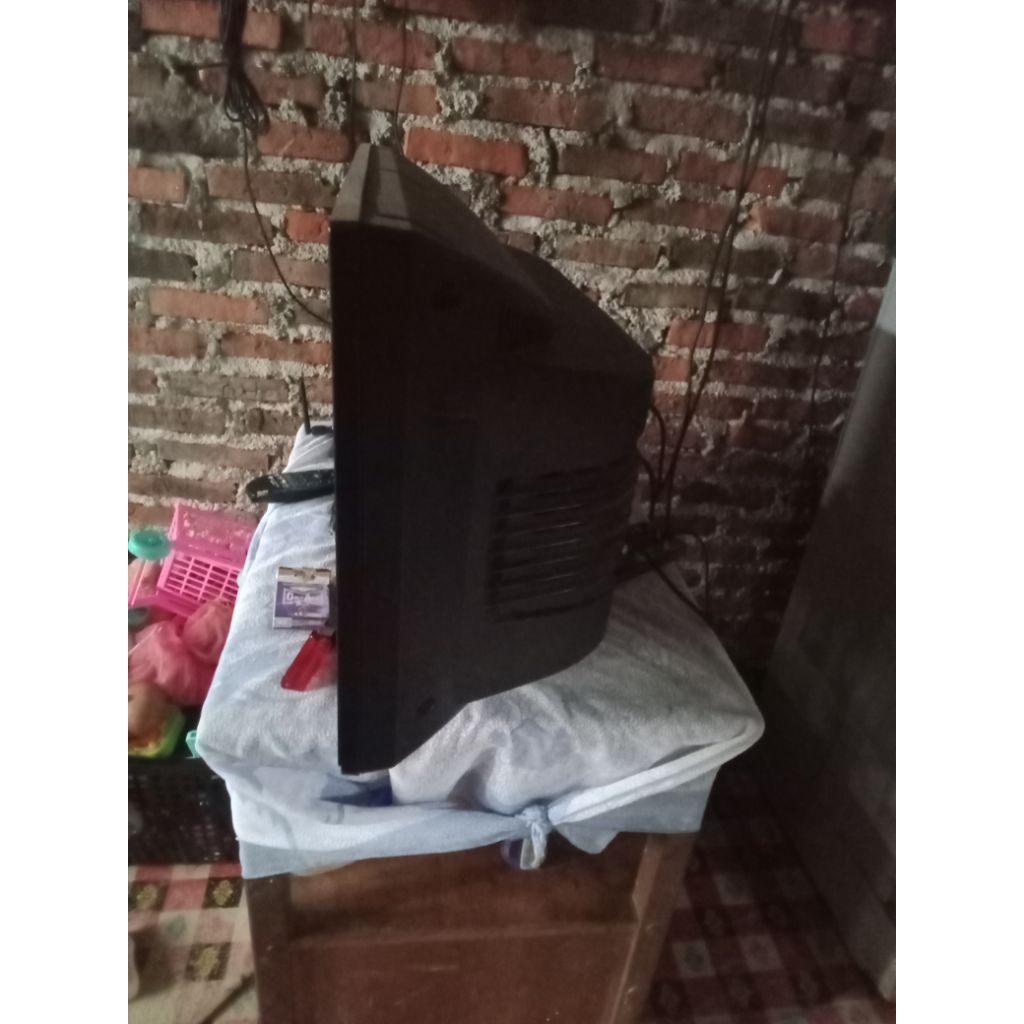 tv led semi tabung Politron 24 inchi