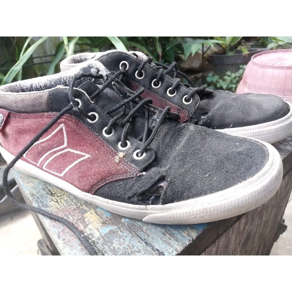 sepatu macbeth second